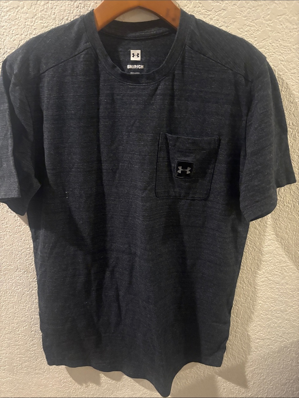 Under Armour Men’s Heathered Dark Gray Pocket Tee